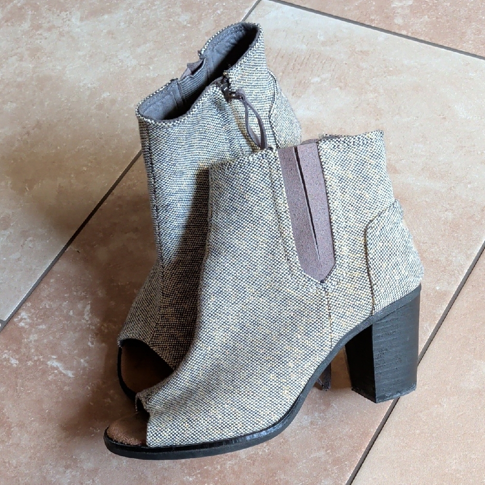 Toms Tweed Black and Gray Ankle Booties